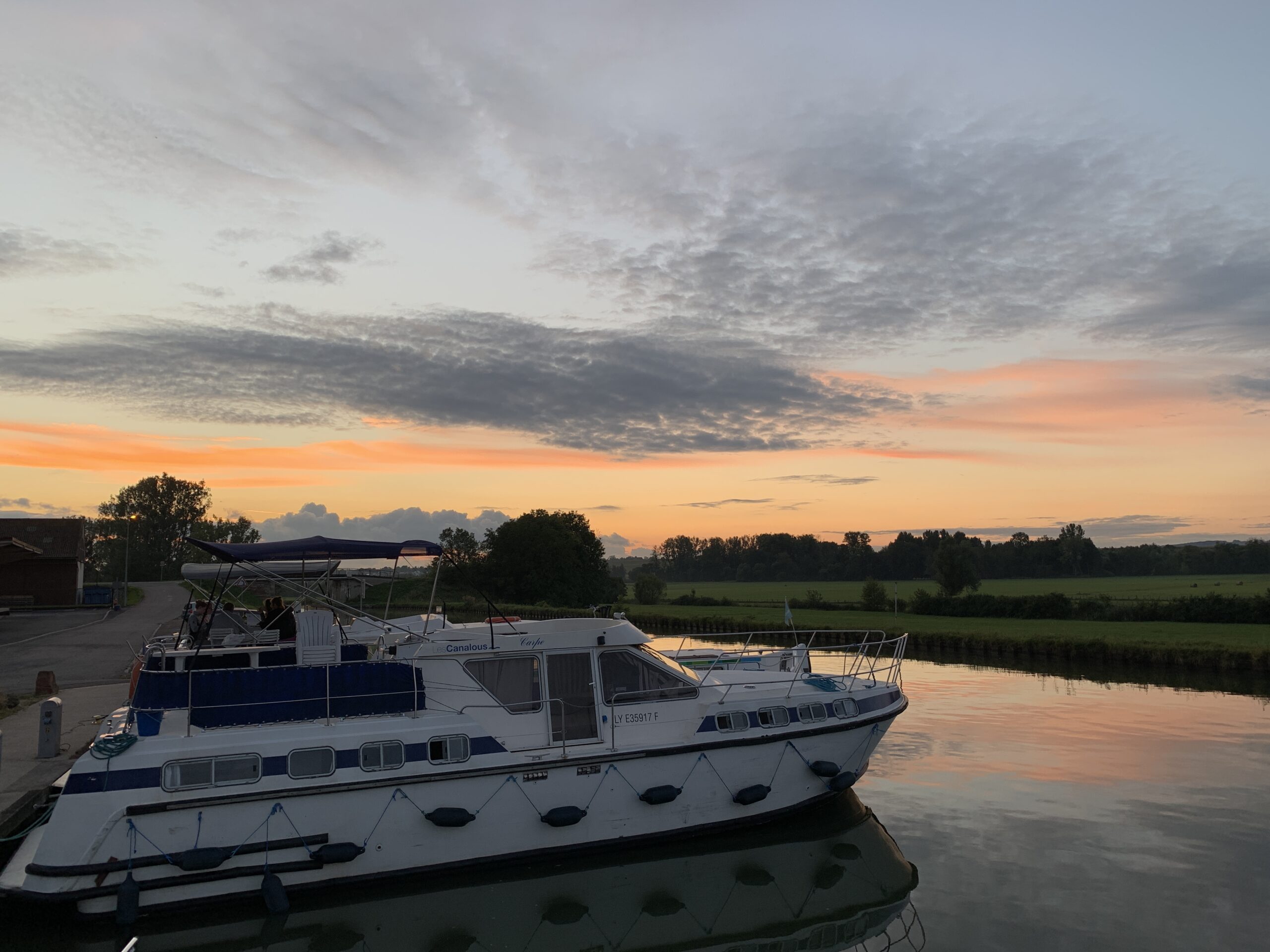 Découvrir les trésors de la Franche-Comté en bateau habitable sans permis