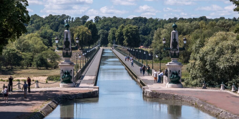 Le pont-canal de Briare construit avec Gustave Eiffel enjambant la Loire