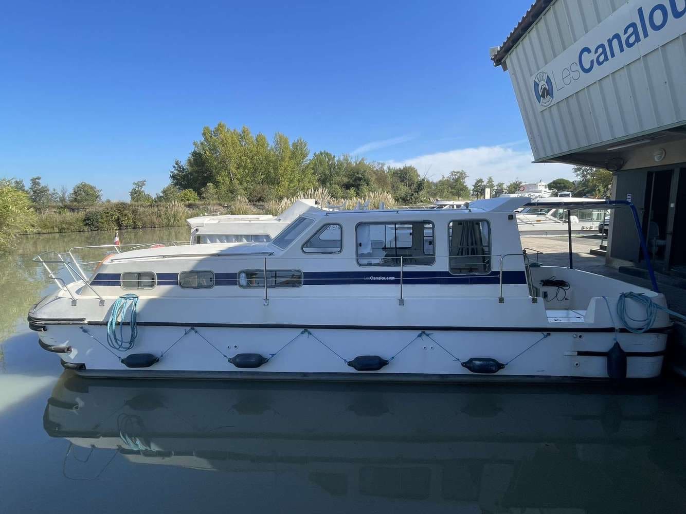 ♿ Vacances fluviales accessibles&nbsp;: le Triton 1060 Handy, un bateau sans permis adapté aux personnes à&nbsp;mobilité réduite