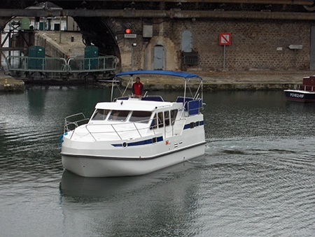 Bateau habitable sans permis Tarpon 32 sur le Canal du Midi